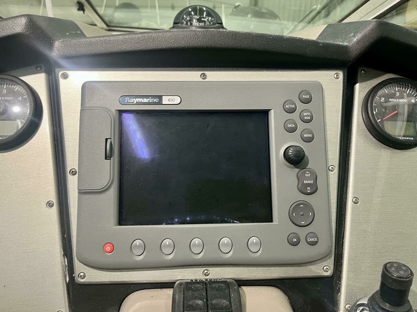 2011 Cruisers Yachts 330 Express 33