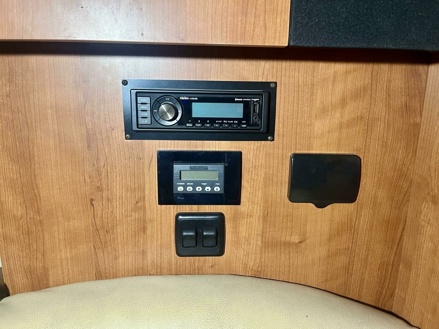 2011 Cruisers Yachts 330 Express 33