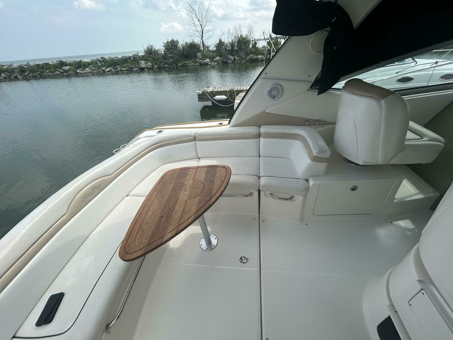 2010 Sea Ray 370 Sundancer 37
