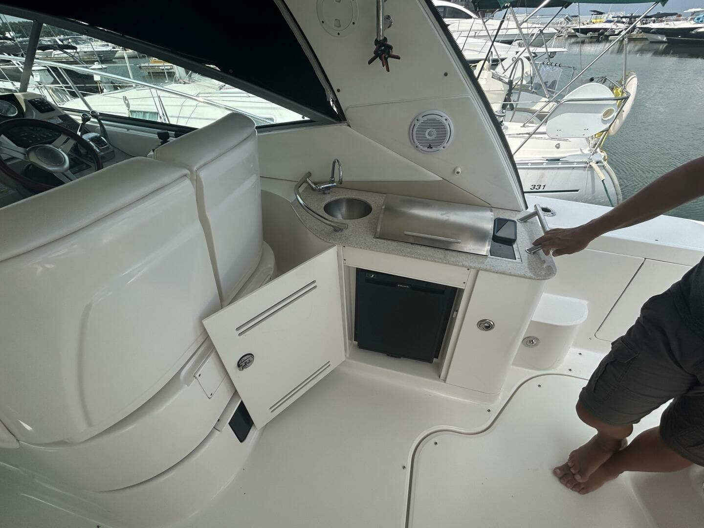 2010 Sea Ray 370 Sundancer 37
