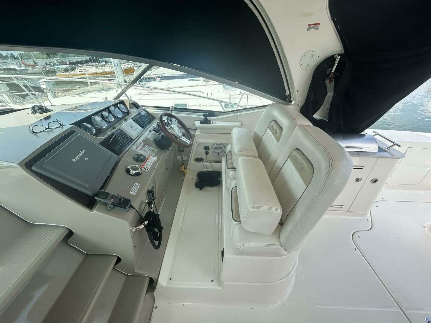 2010 Sea Ray 370 Sundancer 37