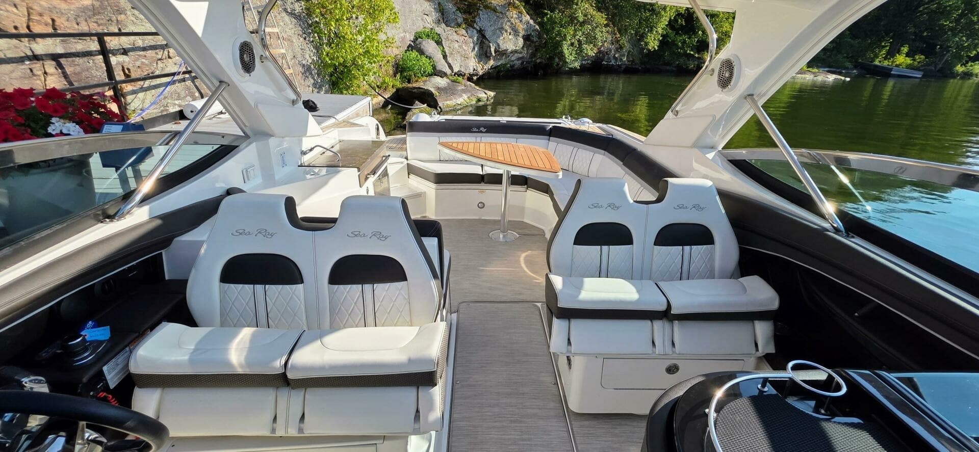 2019 Sea Ray 350 SLX 35