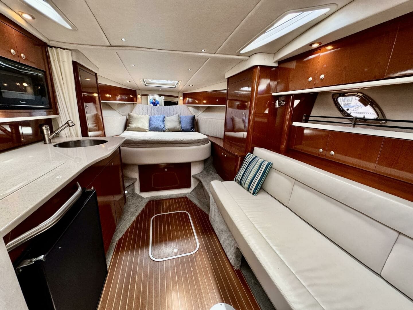 2008 Sea Ray 330 Sundancer 33