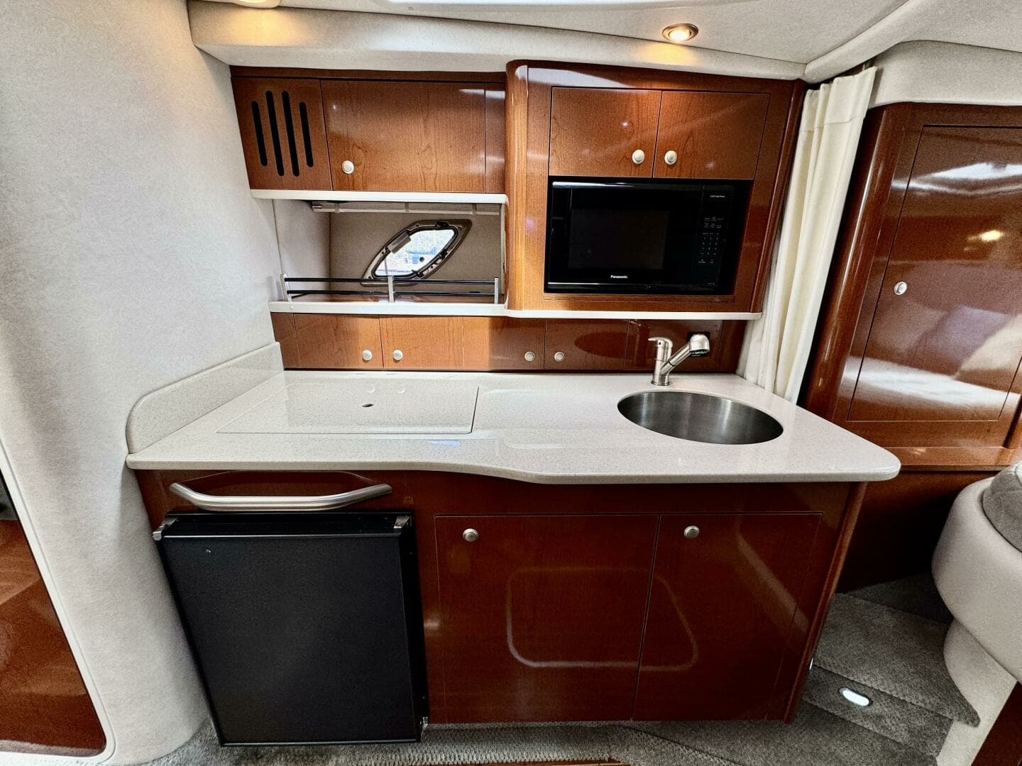 2008 Sea Ray 330 Sundancer 33