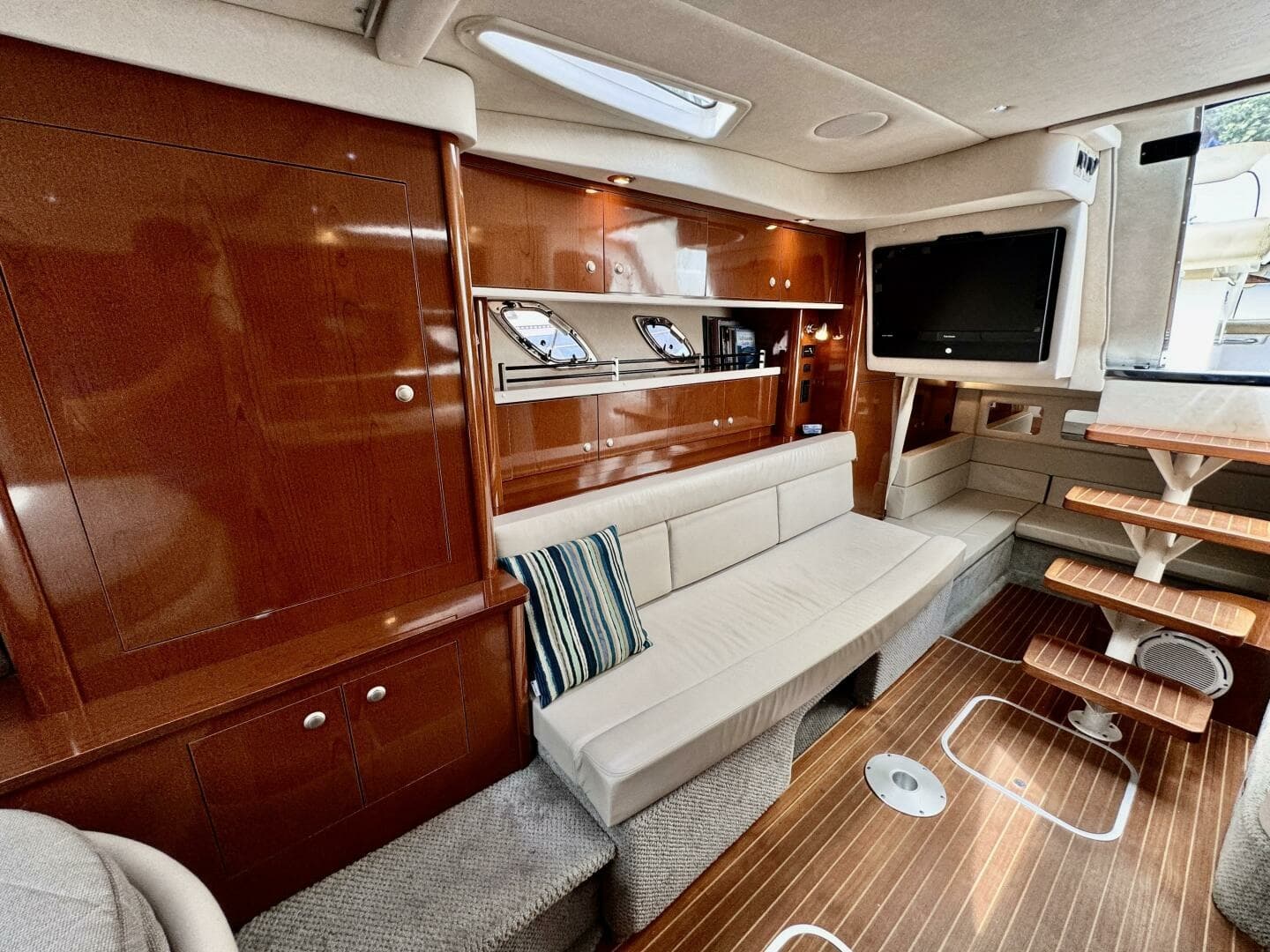 2008 Sea Ray 330 Sundancer 33