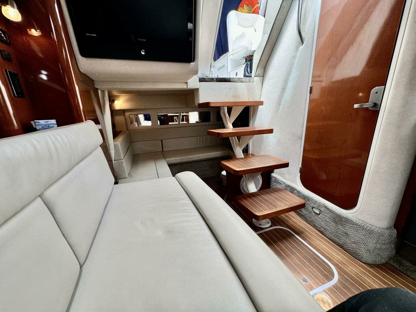 2008 Sea Ray 330 Sundancer 33