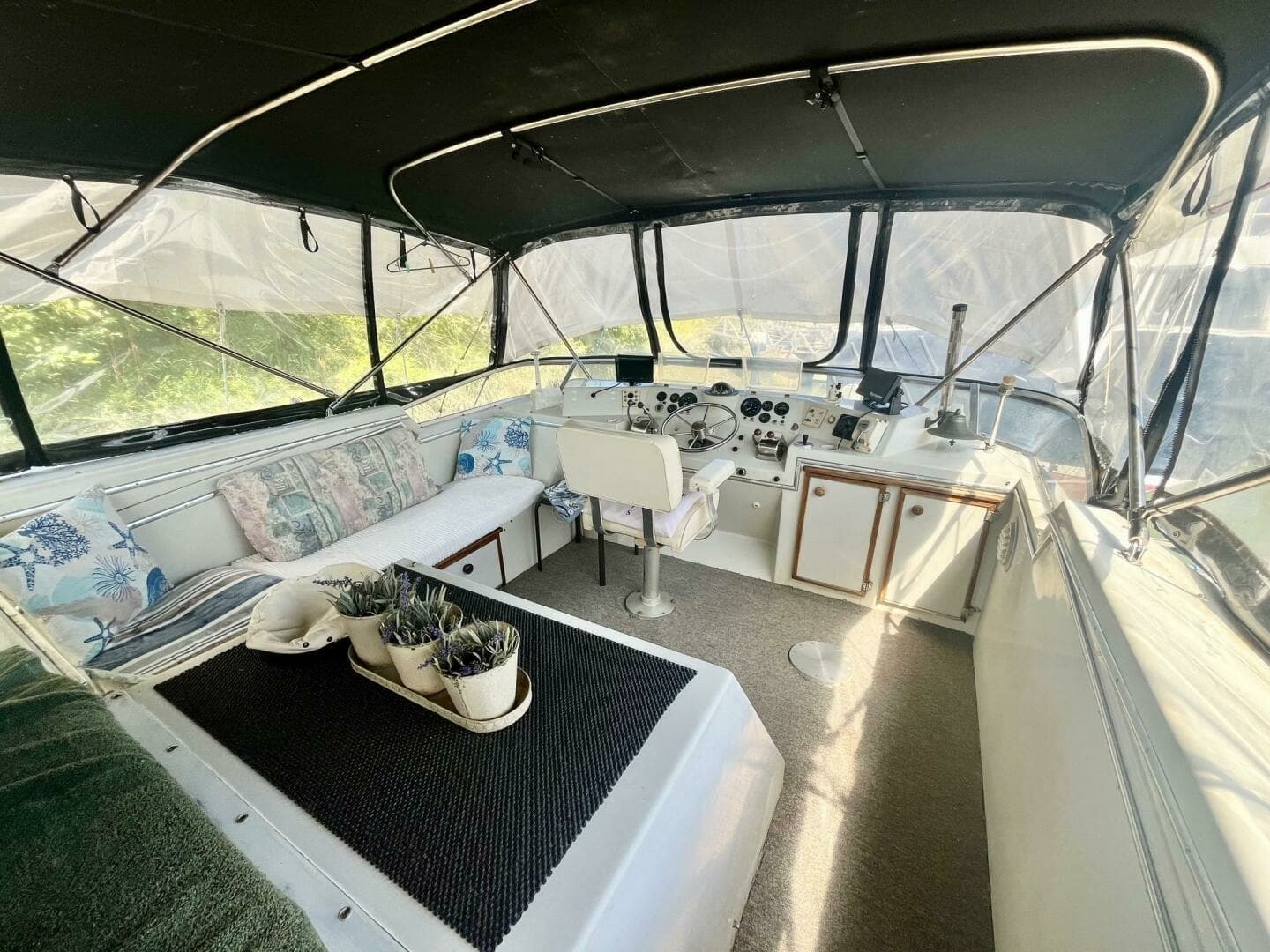 1983 Uniflite Double Cabin 42
