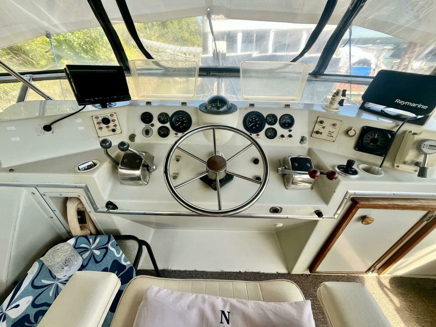 1983 Uniflite Double Cabin 42