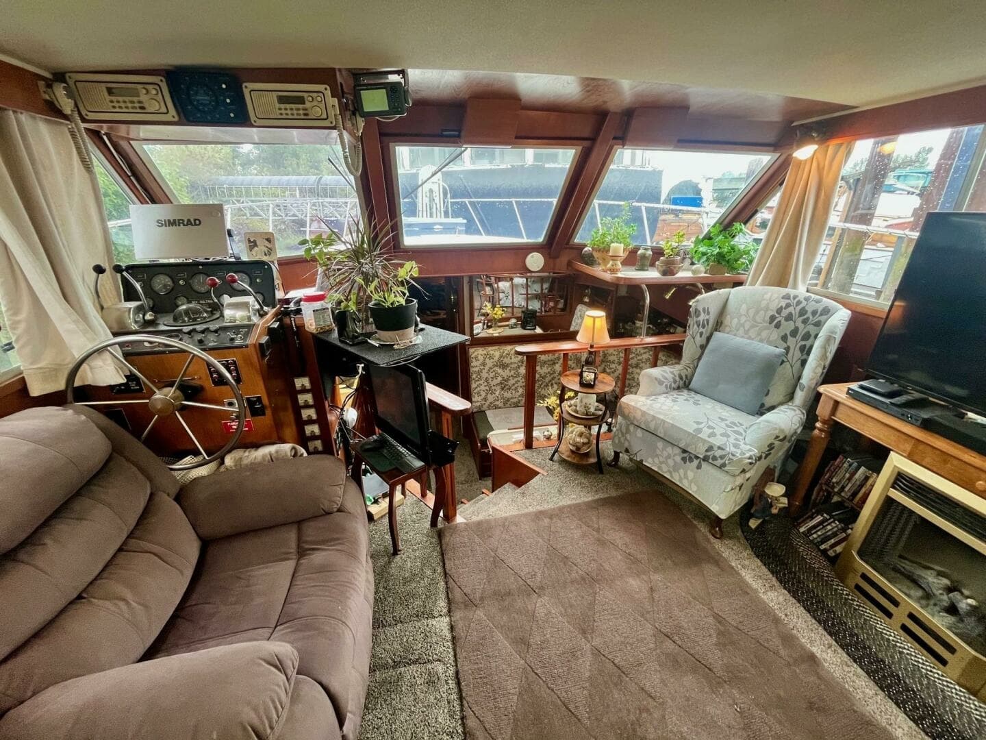1983 Uniflite Double Cabin 42