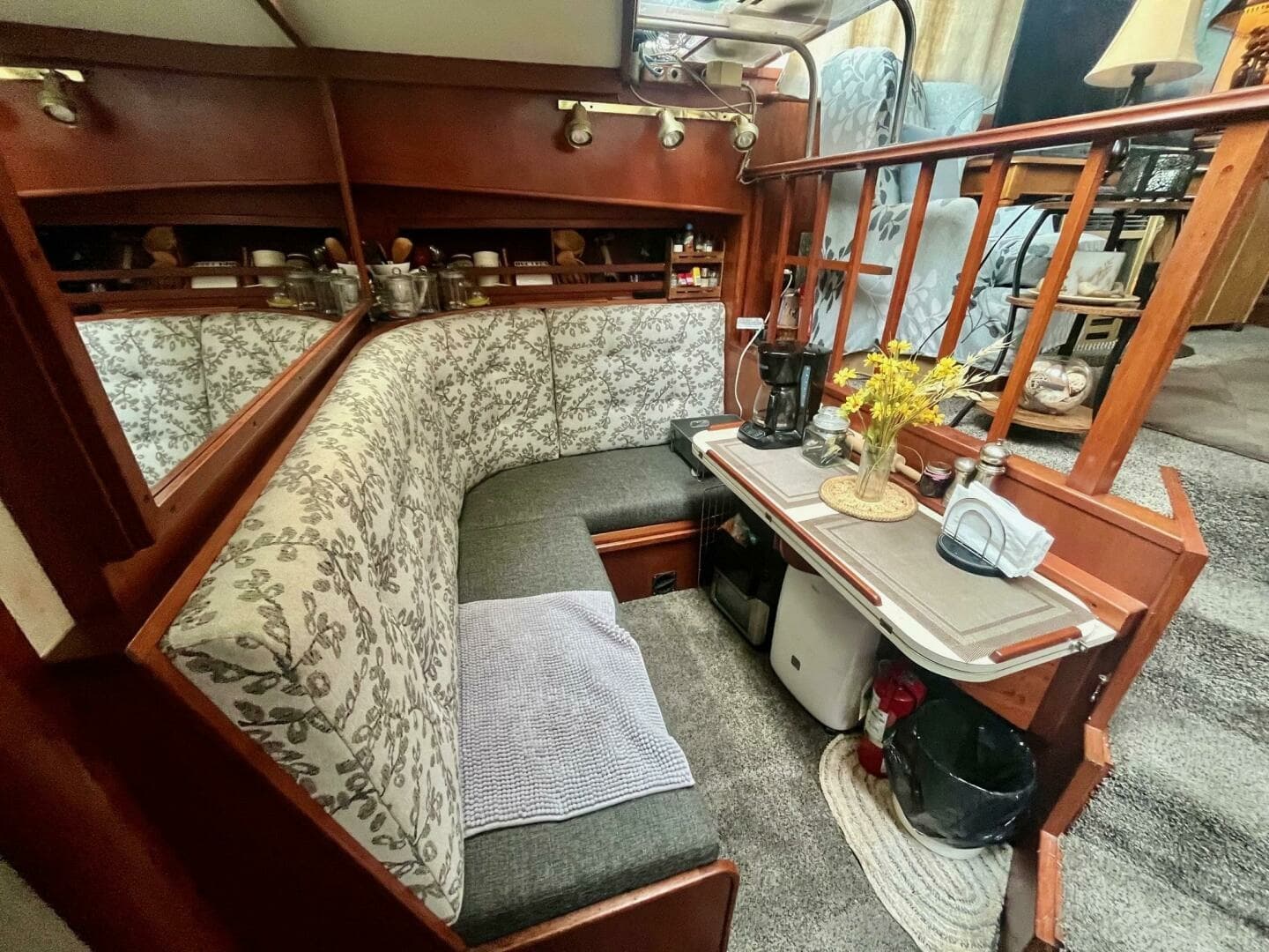 1983 Uniflite Double Cabin 42
