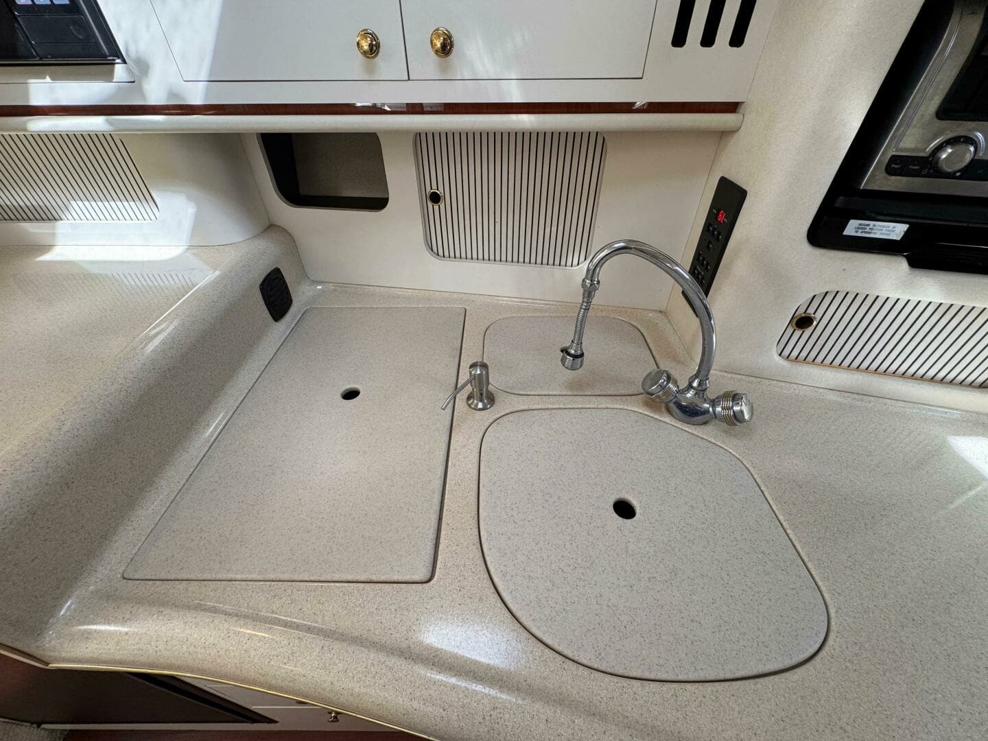 2001 Sea Ray 340 Sundancer 34