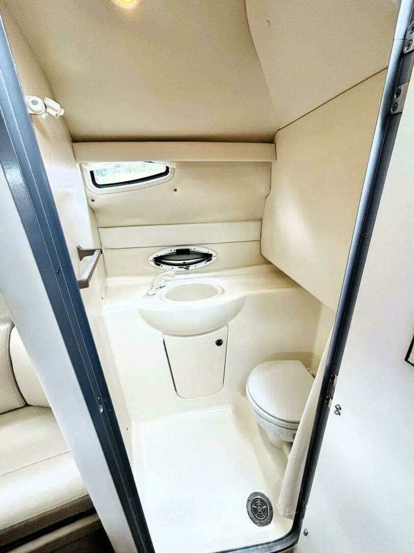 2008 Bayliner 245 SB 24