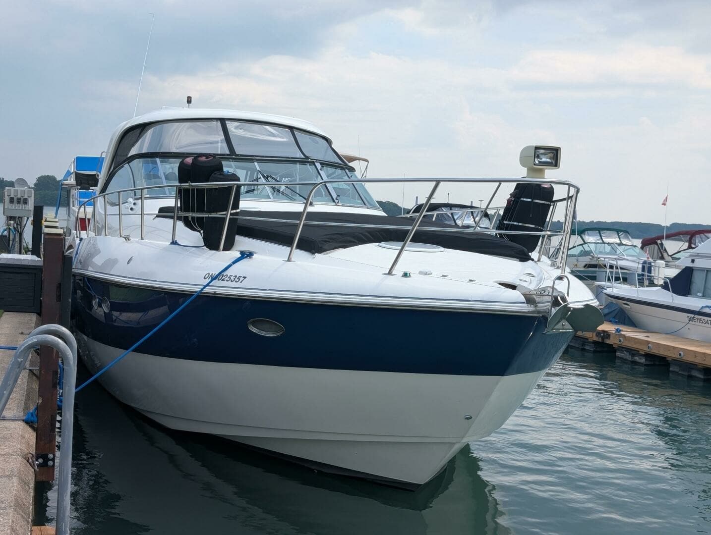 2007 Cruisers Yachts 520 Express 52