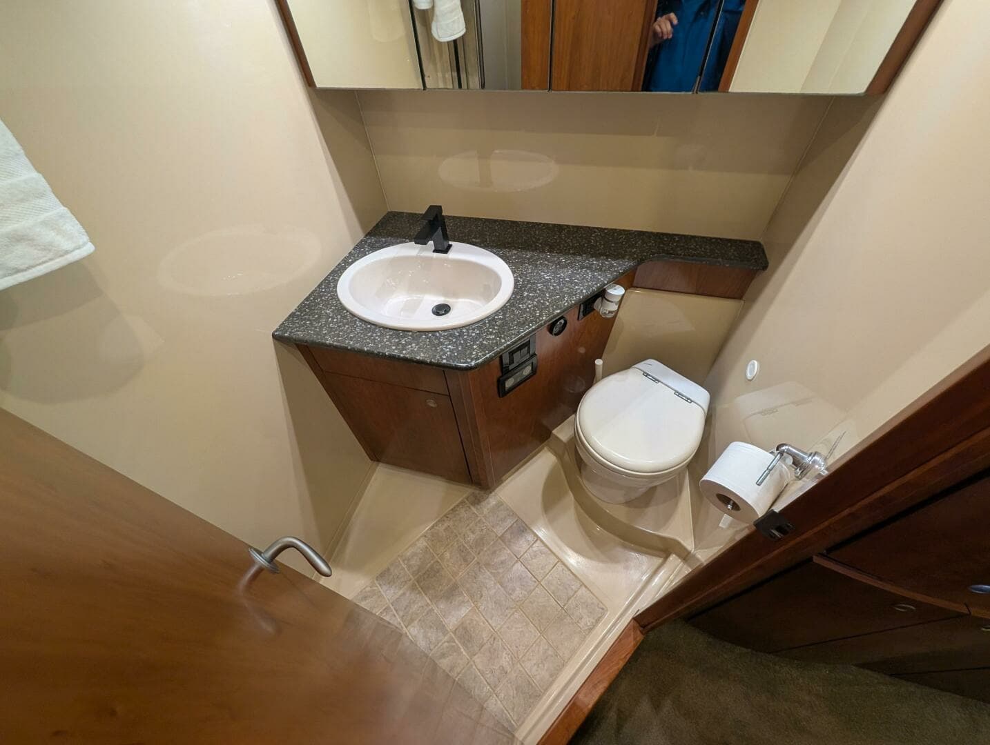 2007 Cruisers Yachts 520 Express 52