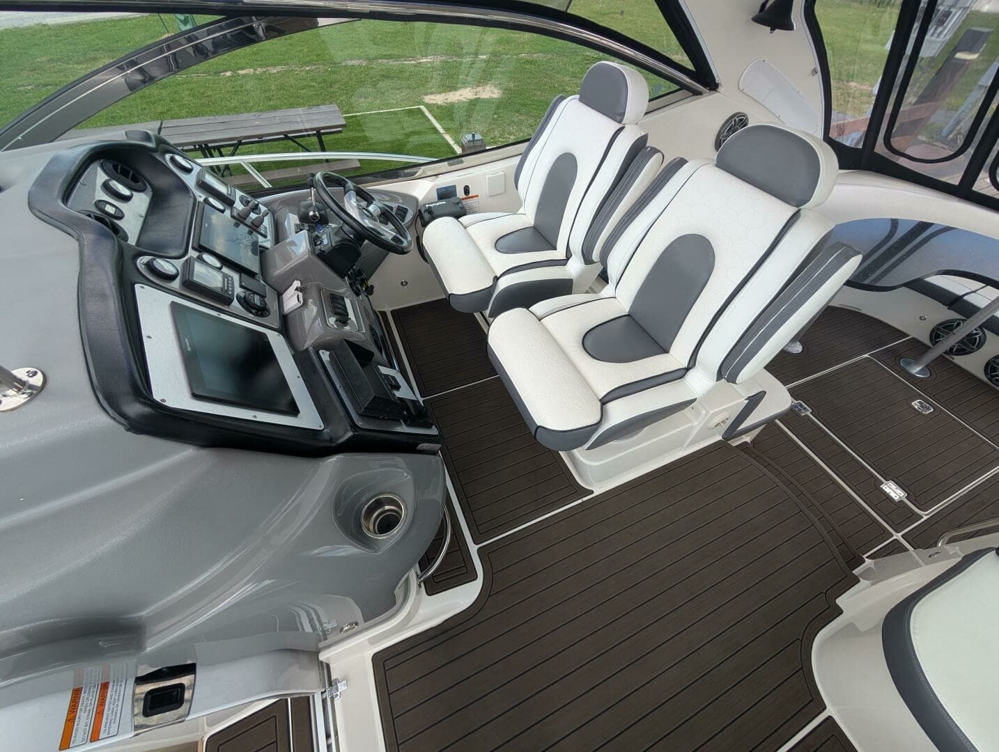 2007 Cruisers Yachts 520 Express 52