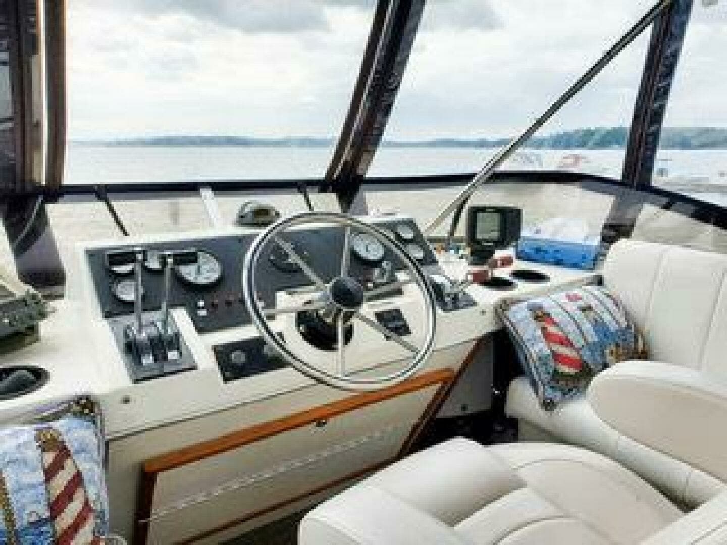 1986 Bayliner 3270 32