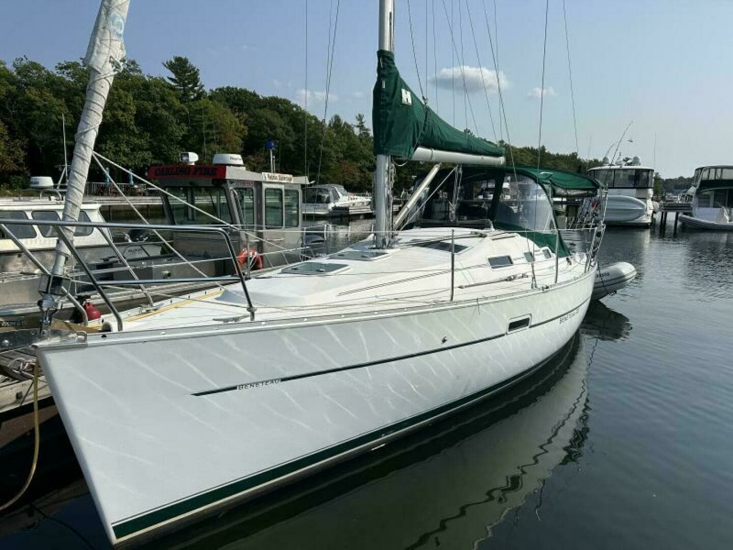 2004 Beneteau 323 32