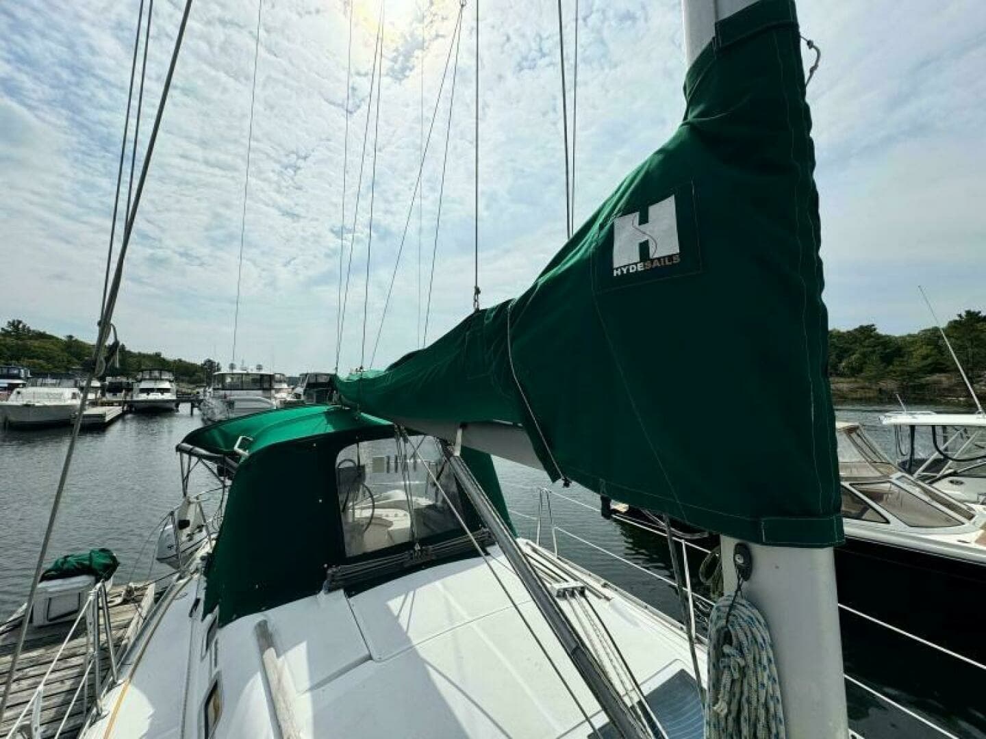 2004 Beneteau 323 32