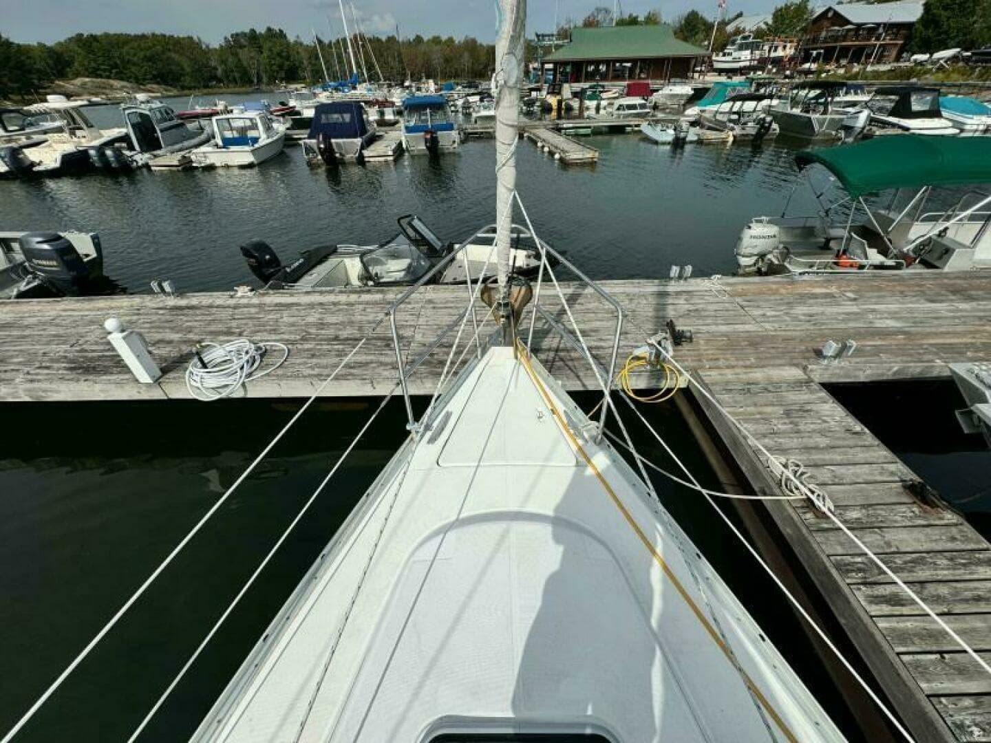 2004 Beneteau 323 32