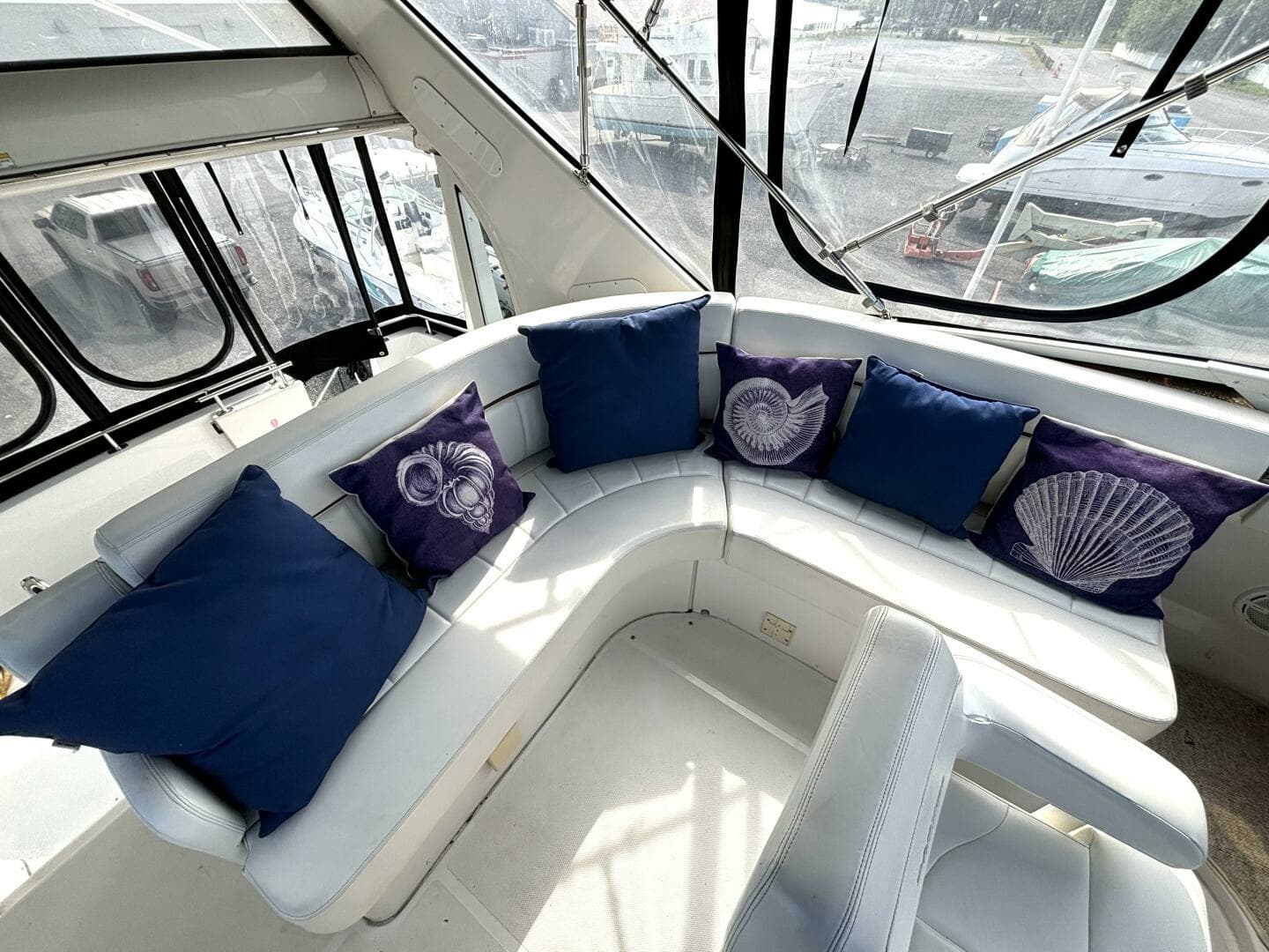 2003 Carver 396 Motor Yacht 39