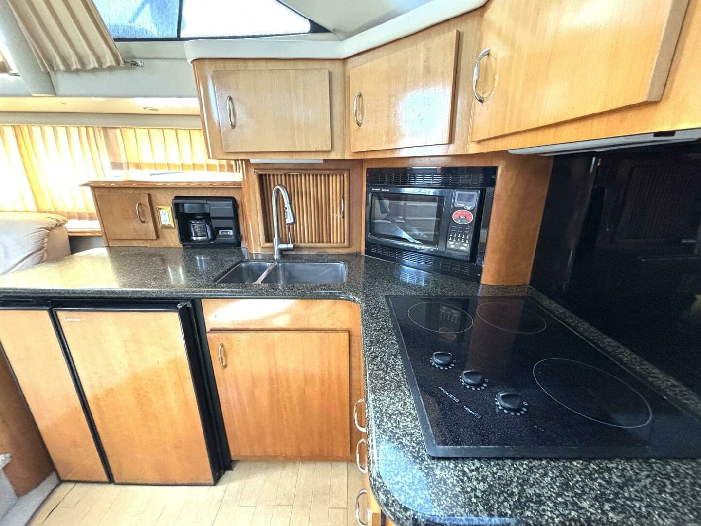 2003 Carver 396 Motor Yacht 39