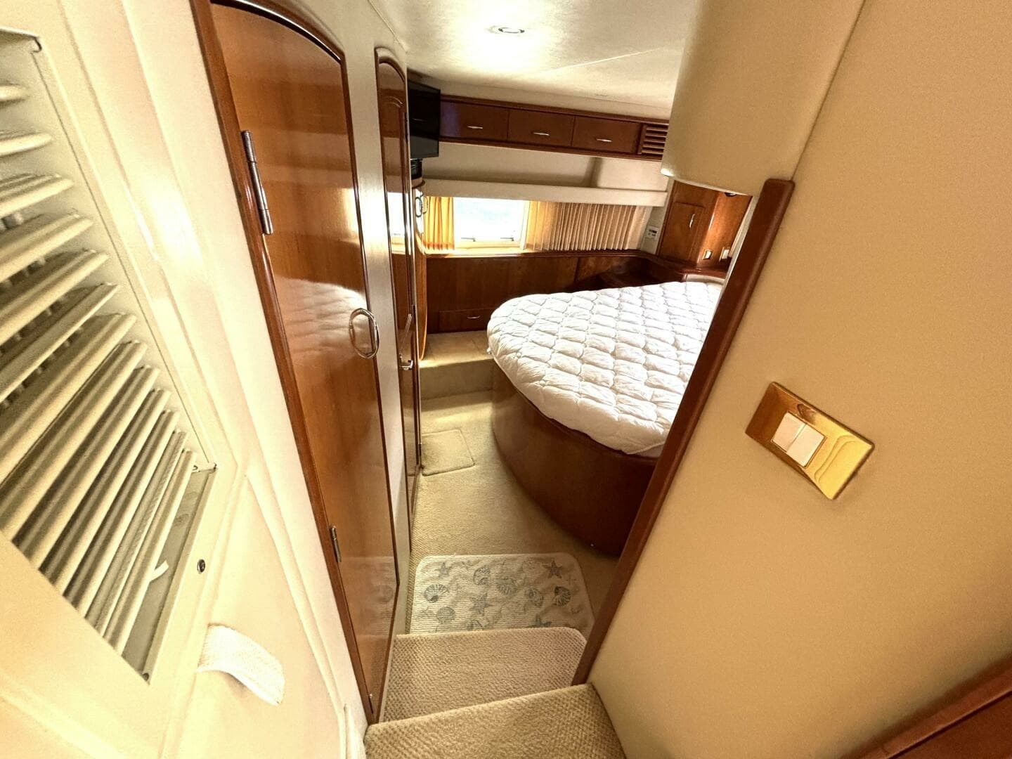 2003 Carver 396 Motor Yacht 39
