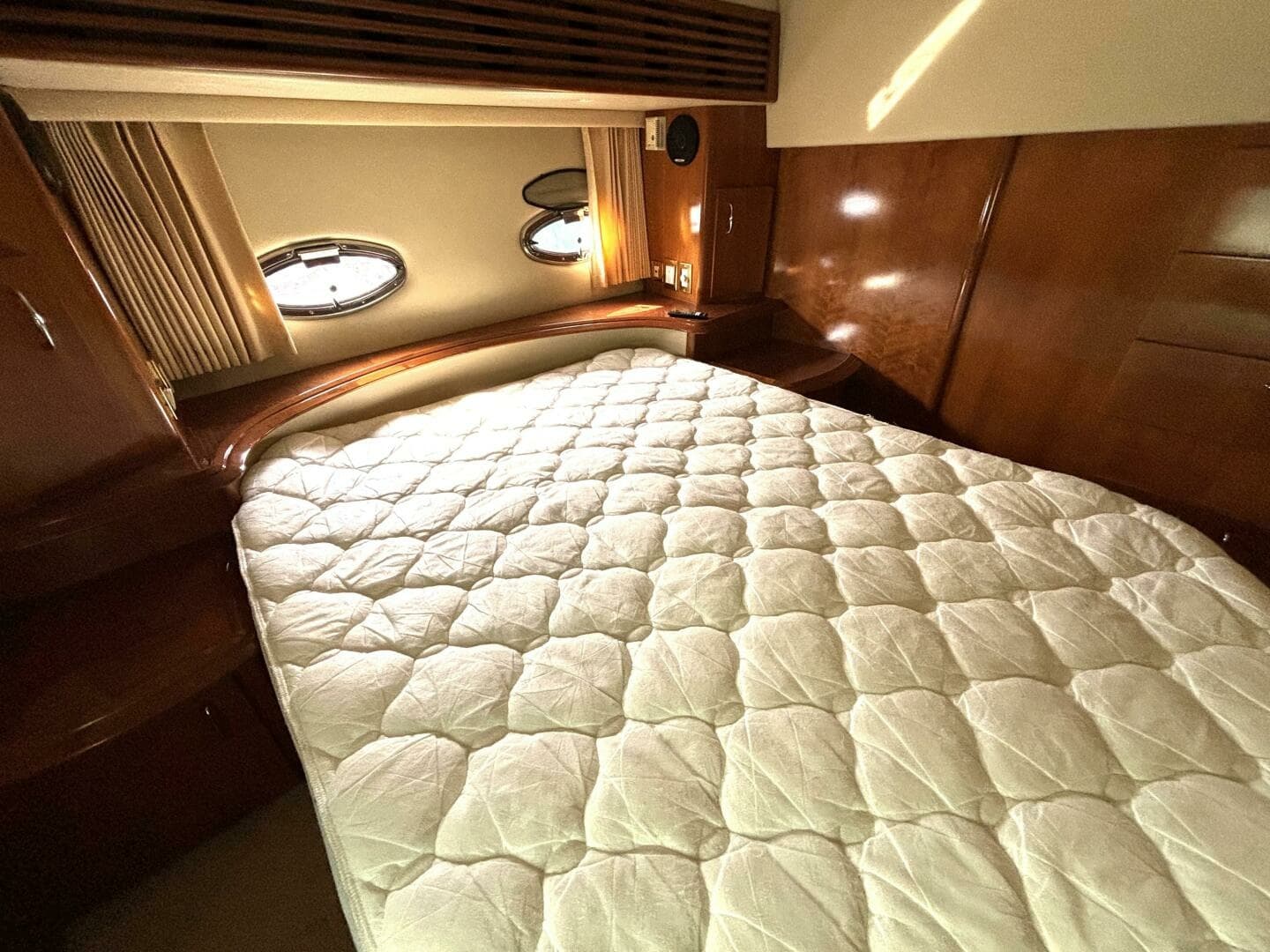 2003 Carver 396 Motor Yacht 39