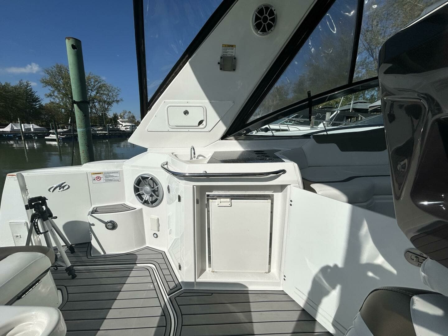 2015 Monterey 355 Sport Yacht 35