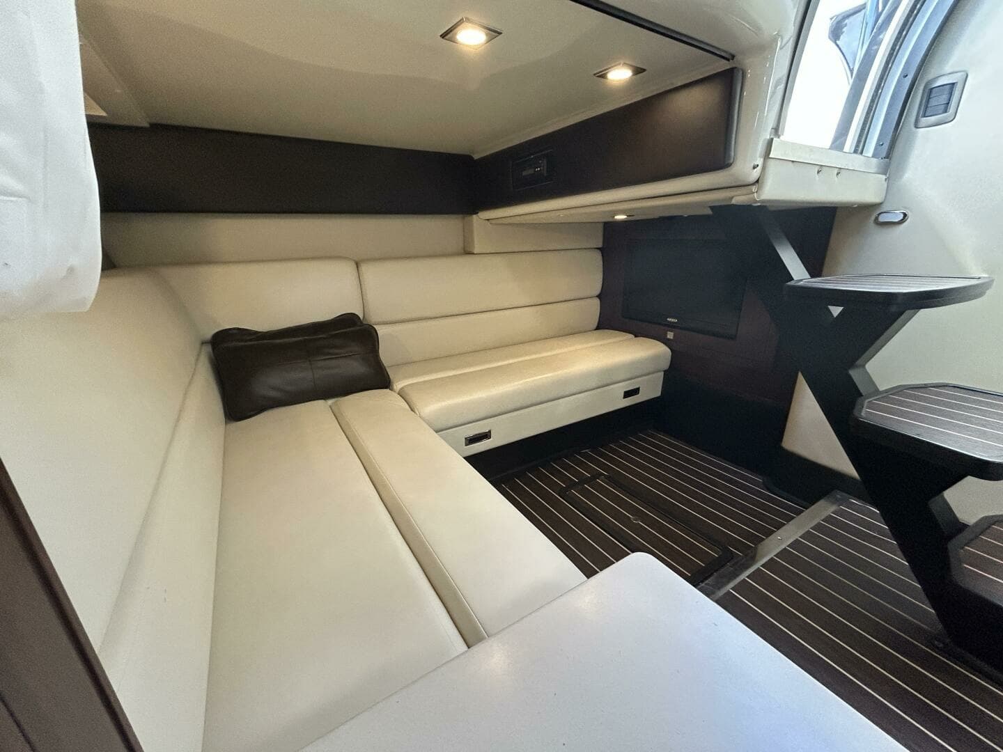 2015 Monterey 355 Sport Yacht 35