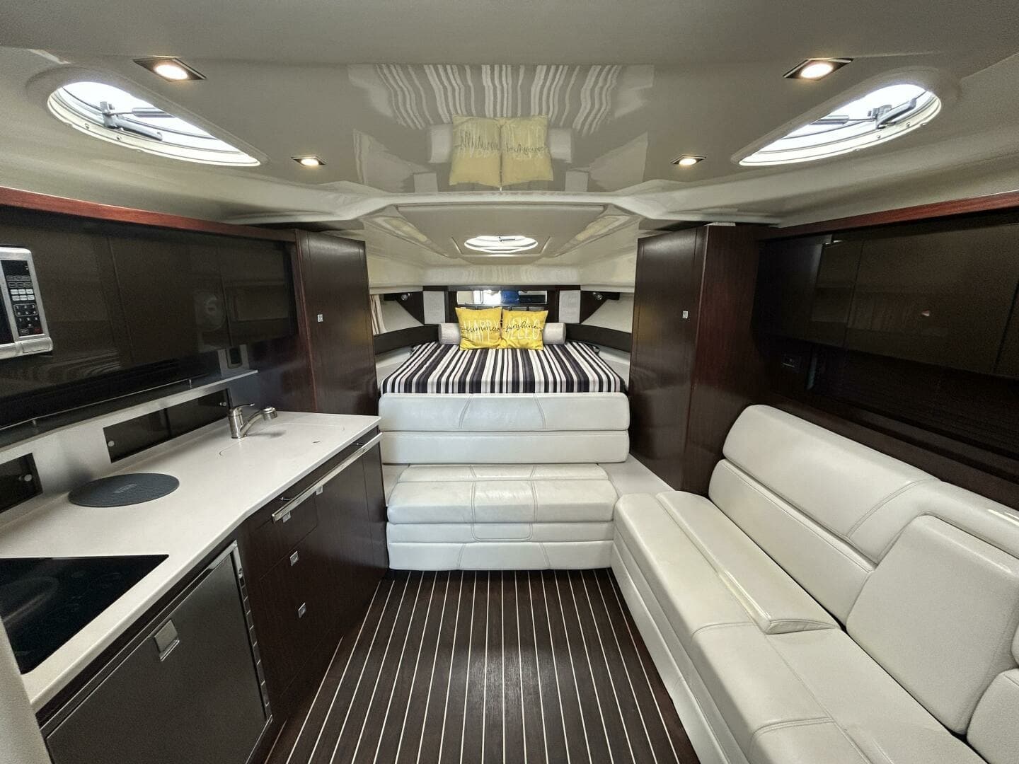 2015 Monterey 355 Sport Yacht 35