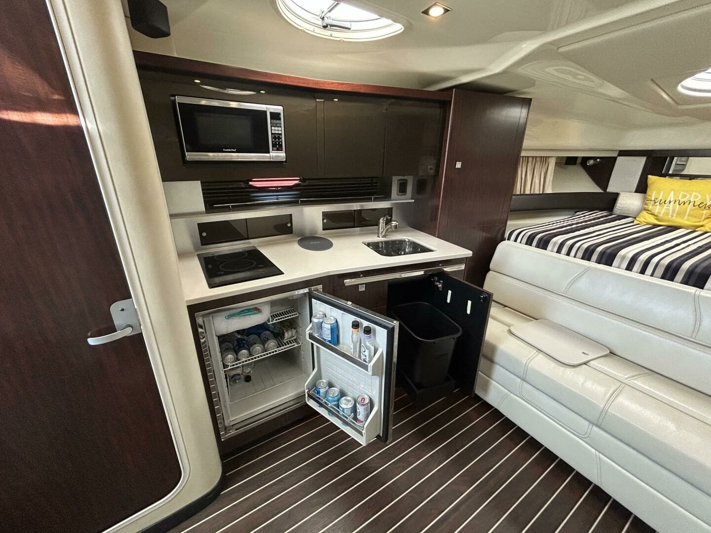 2015 Monterey 355 Sport Yacht 35