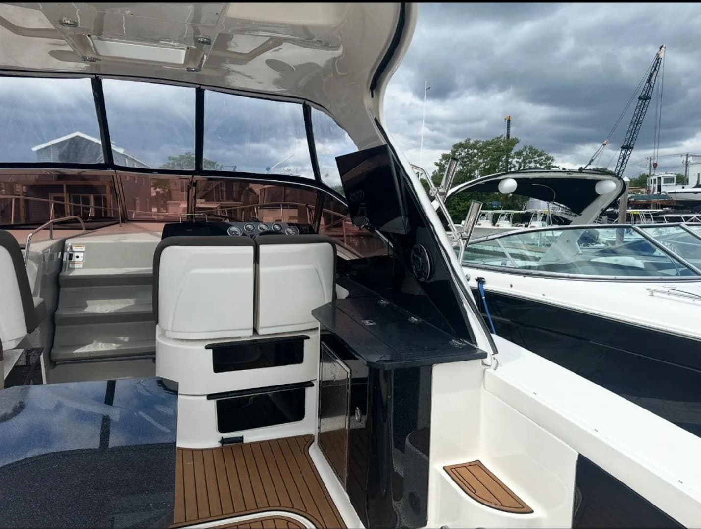 2016 Sea Ray 370 Sundancer