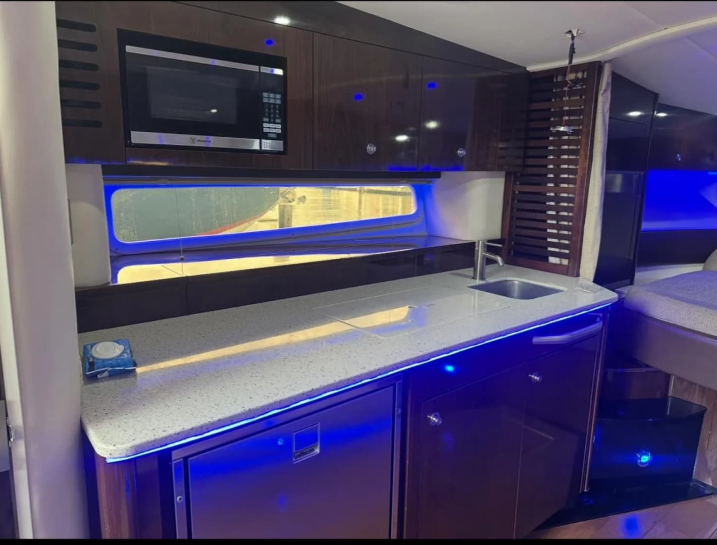 2016 Sea Ray 370 Sundancer