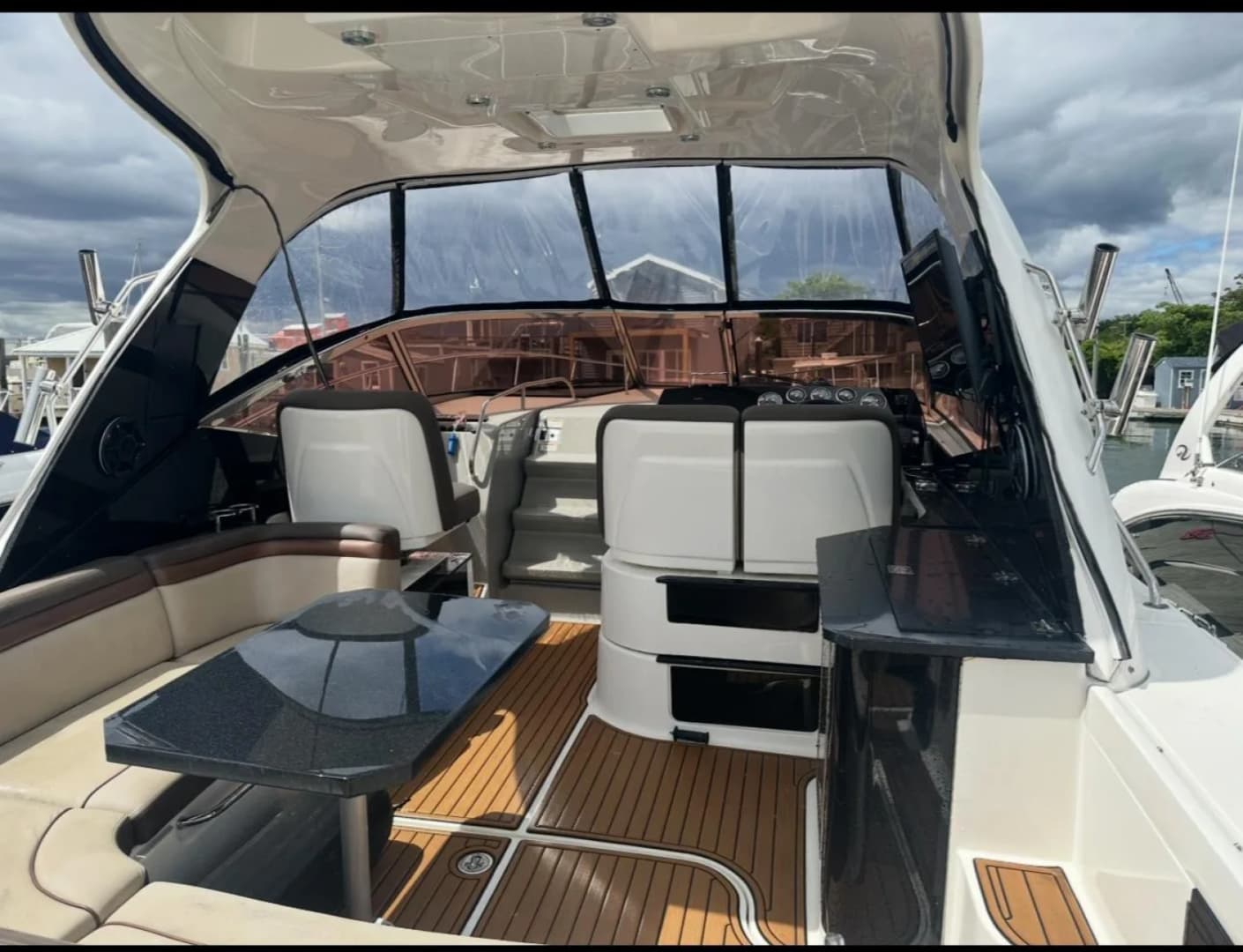 2016 Sea Ray 370 Sundancer