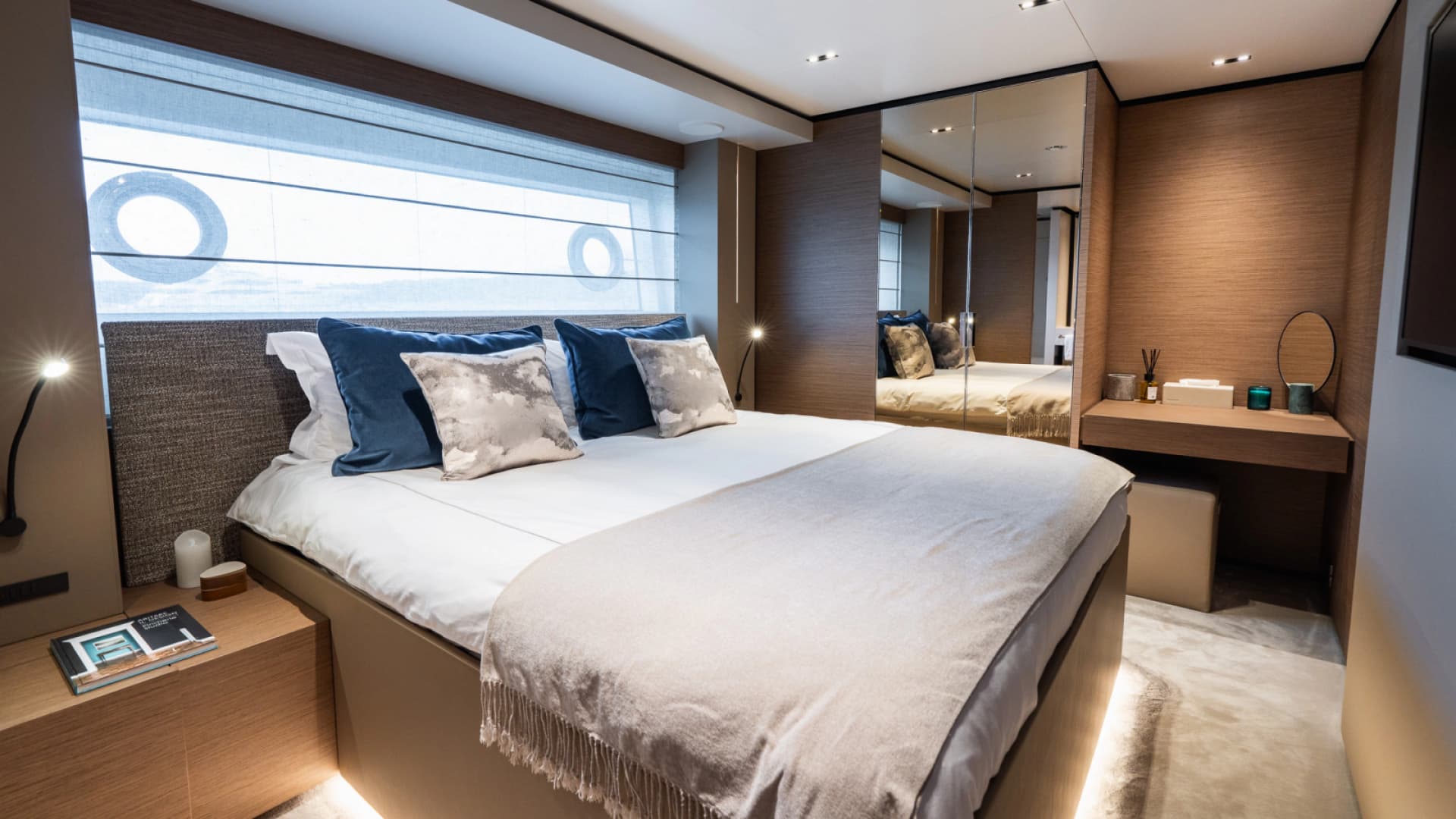 2024 Custom Line Navetta 33