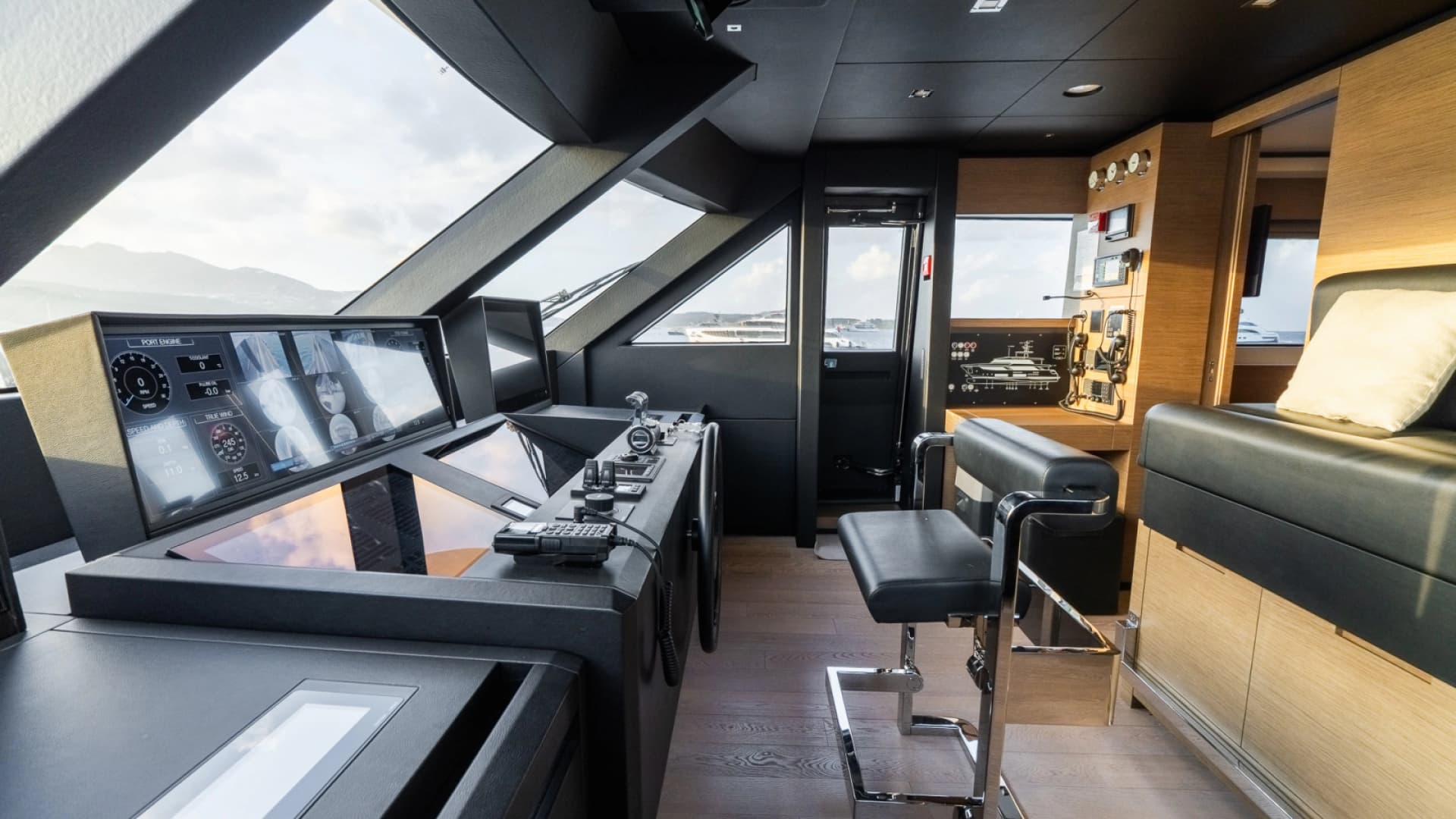 2024 Custom Line Navetta 33