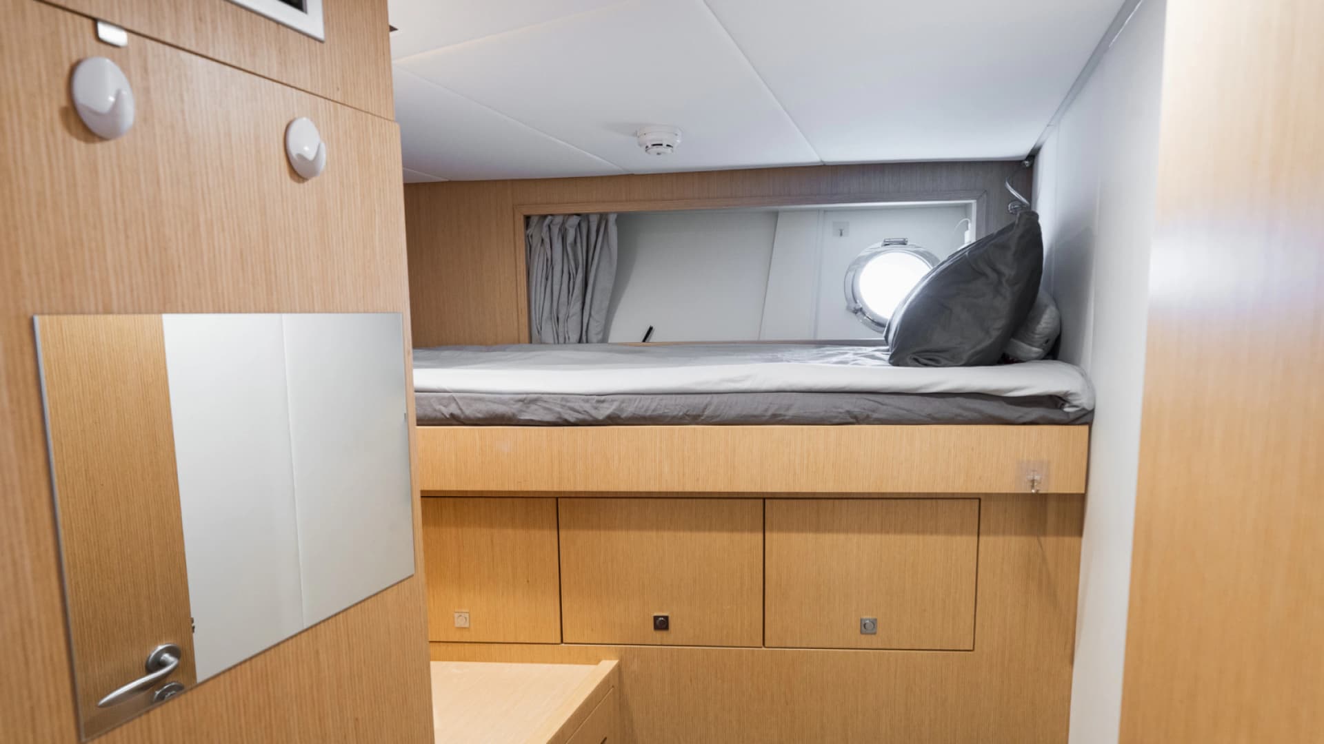 2024 Custom Line Navetta 33