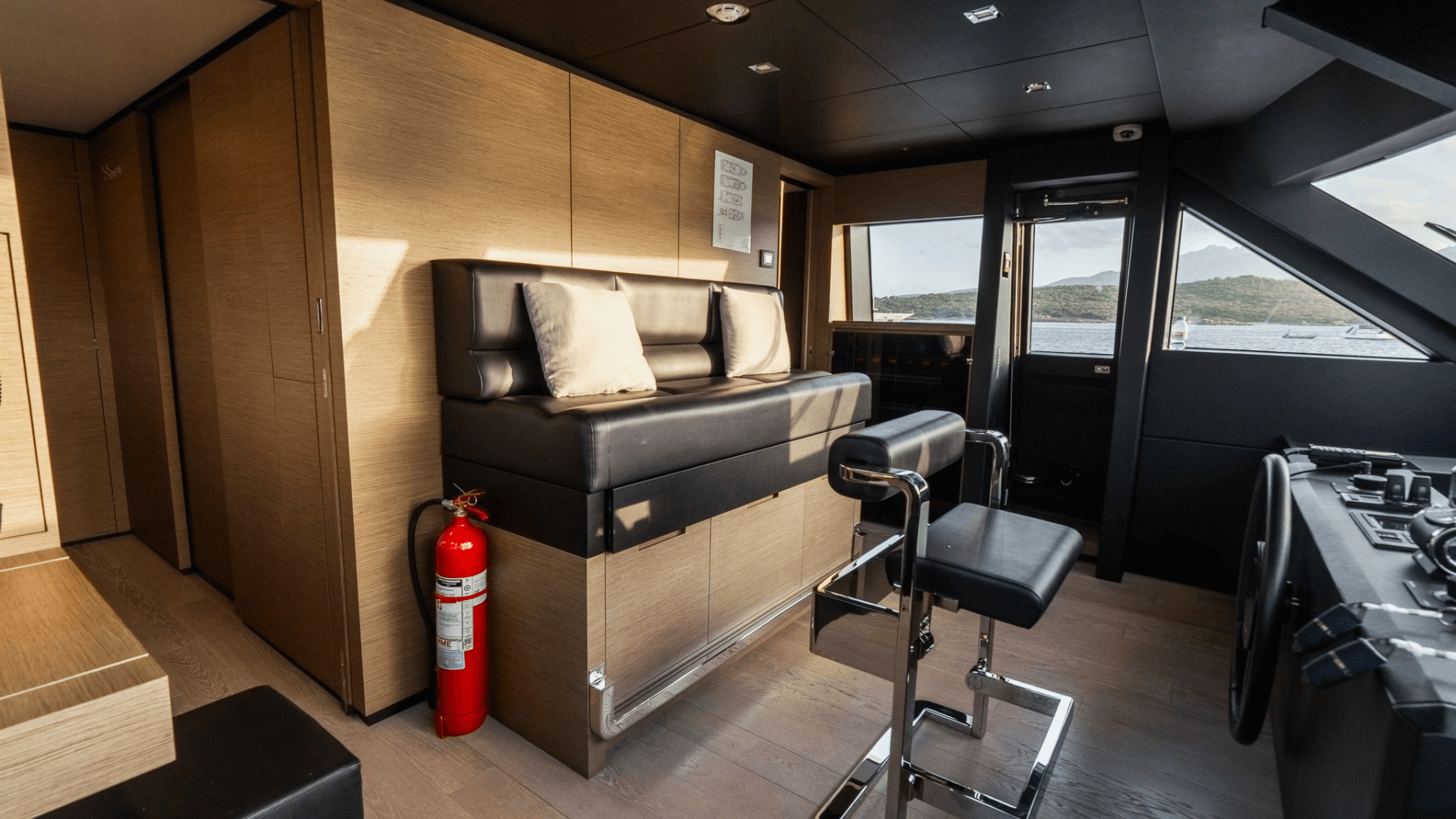2024 Custom Line Navetta 33