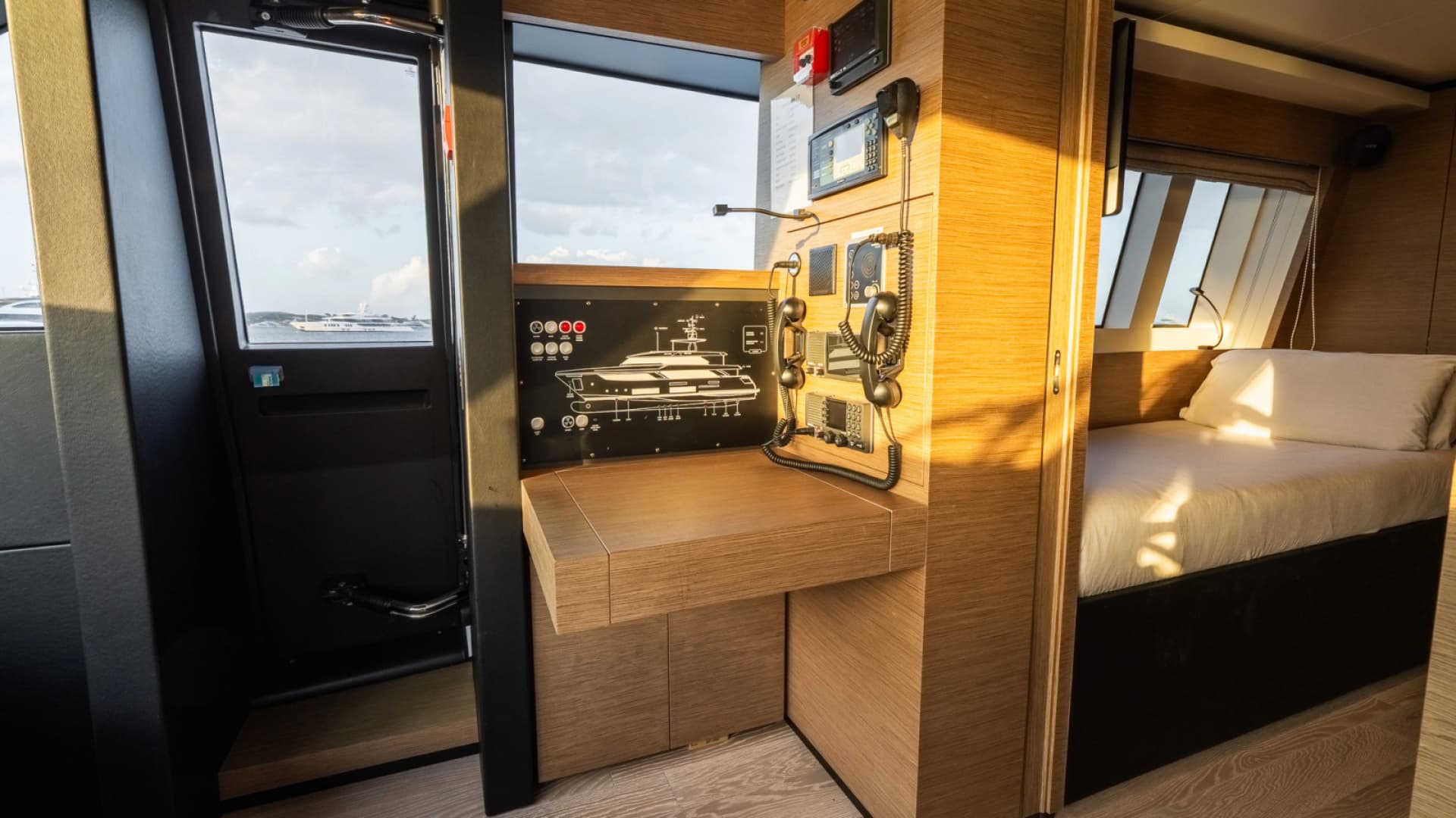 2024 Custom Line Navetta 33