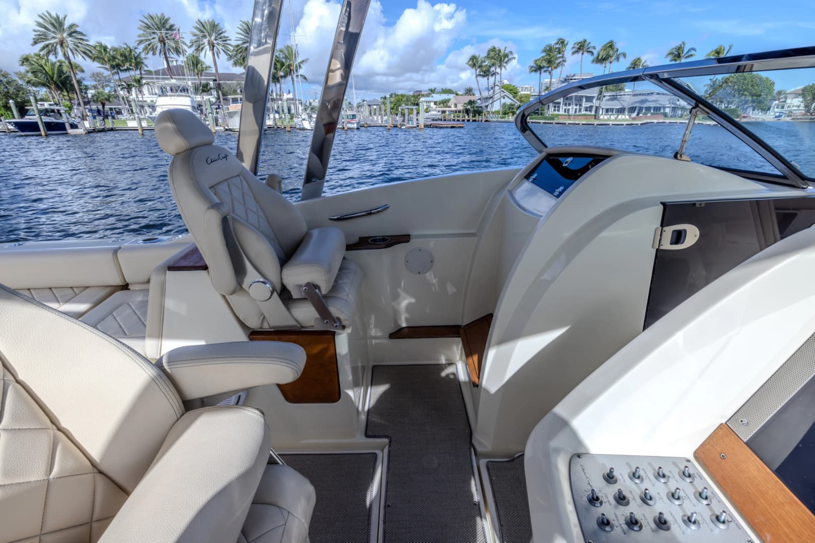 2019 Chris-Craft Calypso 30