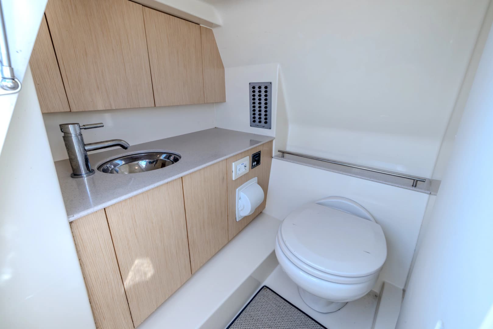 2019 Chris-Craft Calypso 30