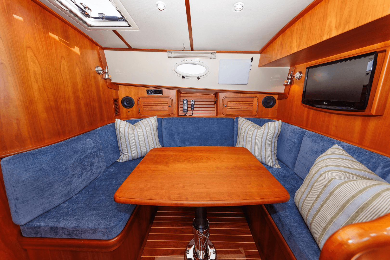 2009 Hinckley Talaria 44 MY