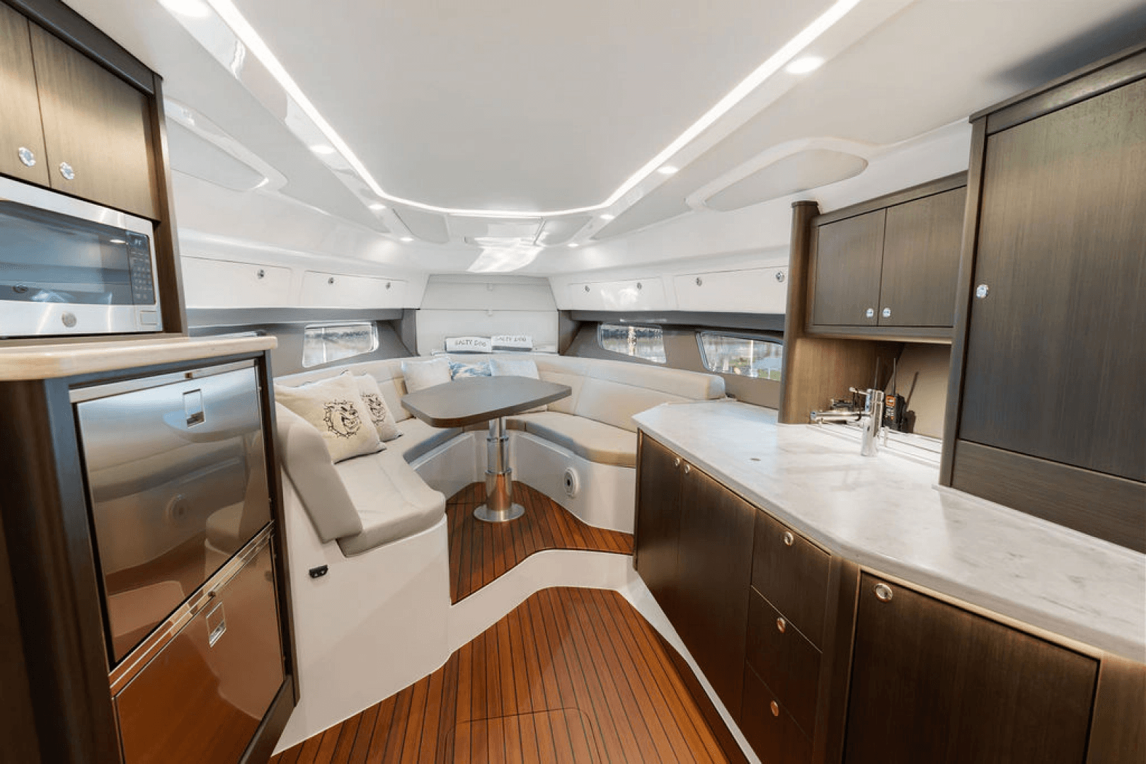 2022 Intrepid 438