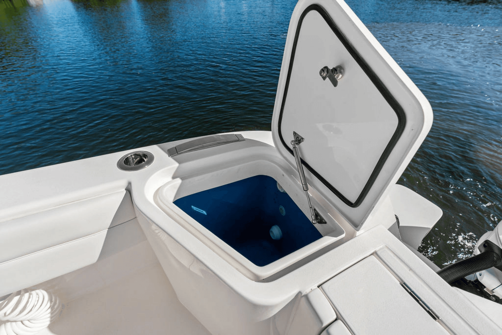 2022 Intrepid 438