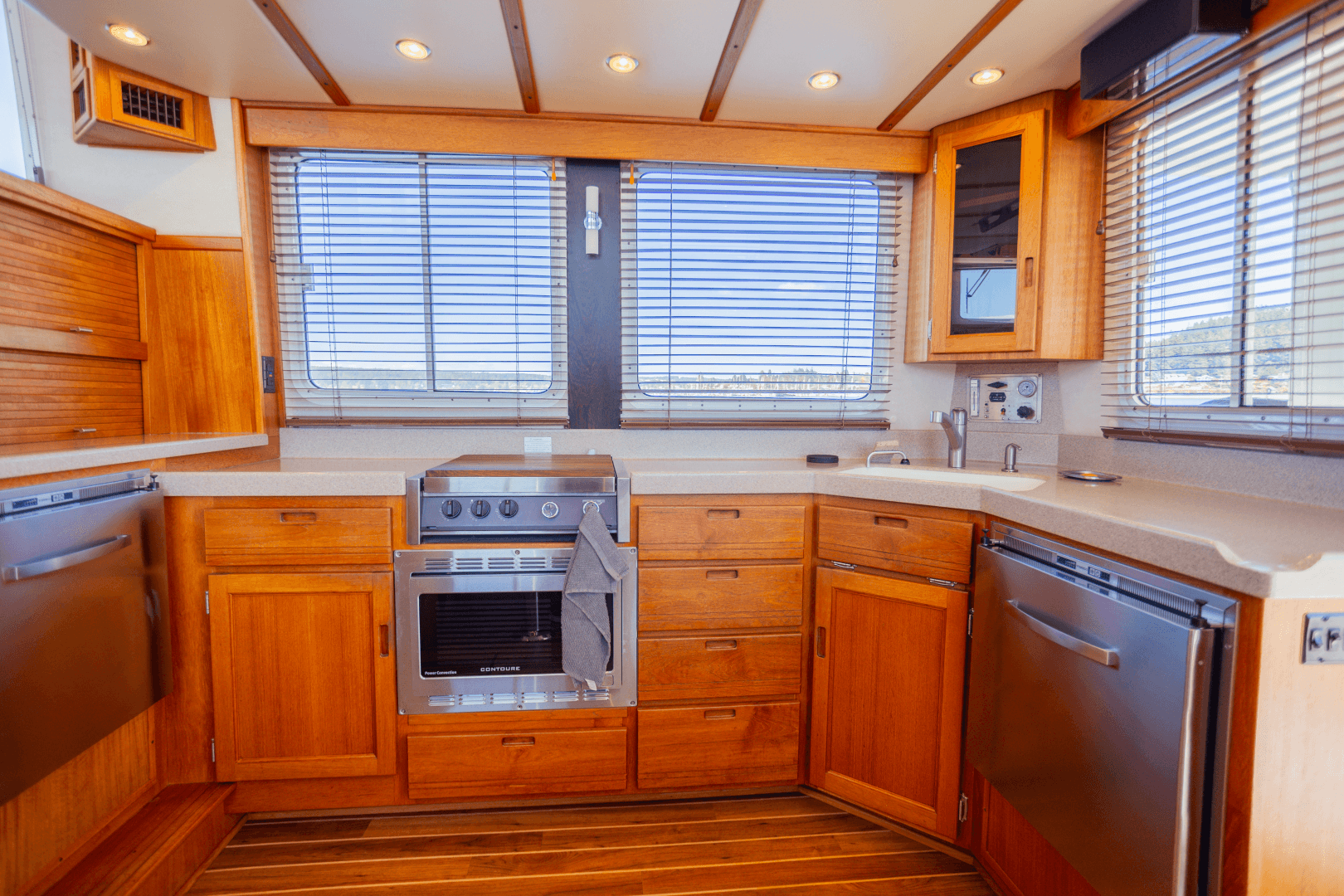 2005 Nordic Tugs 37 Fly