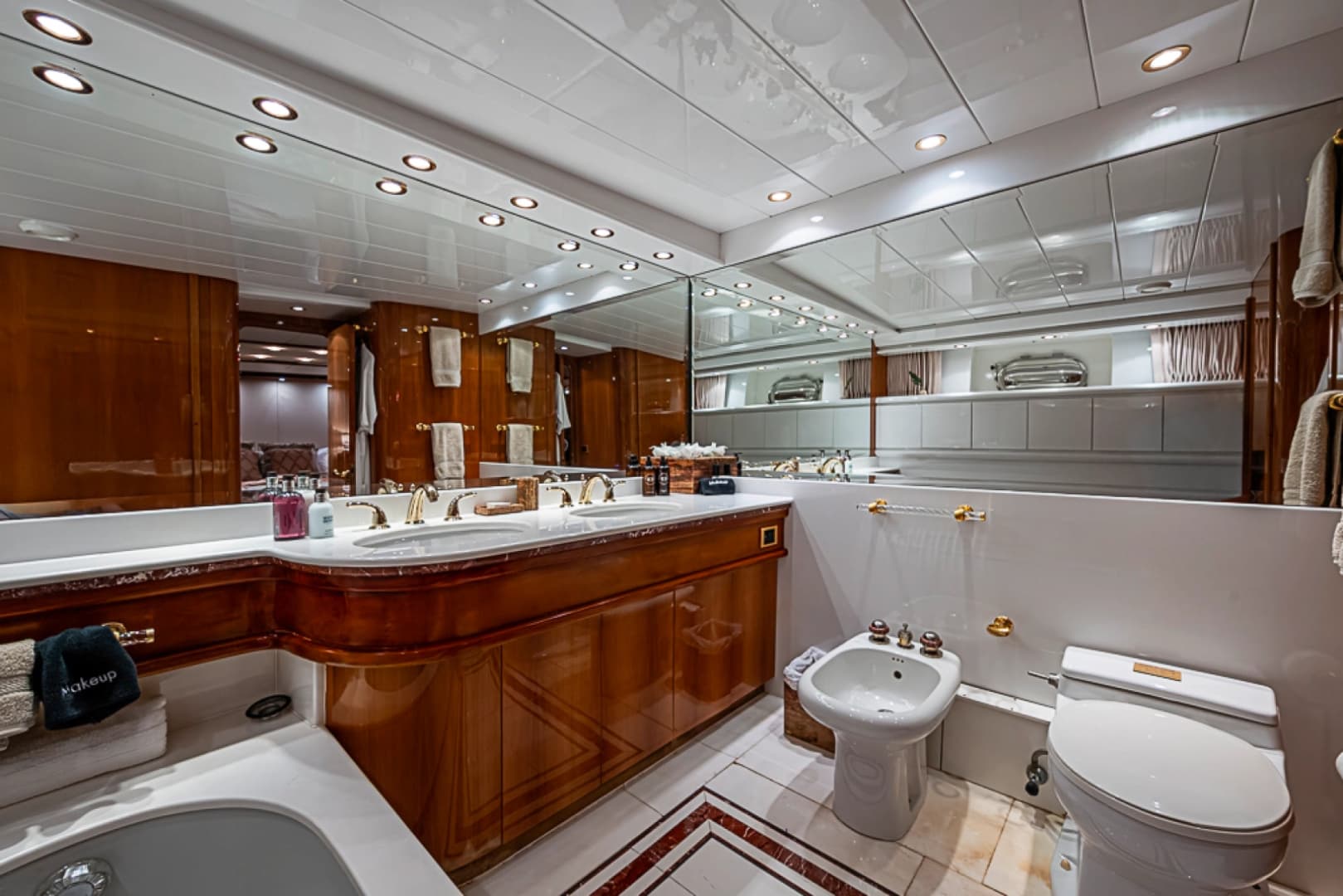 1994 Benetti Trideck