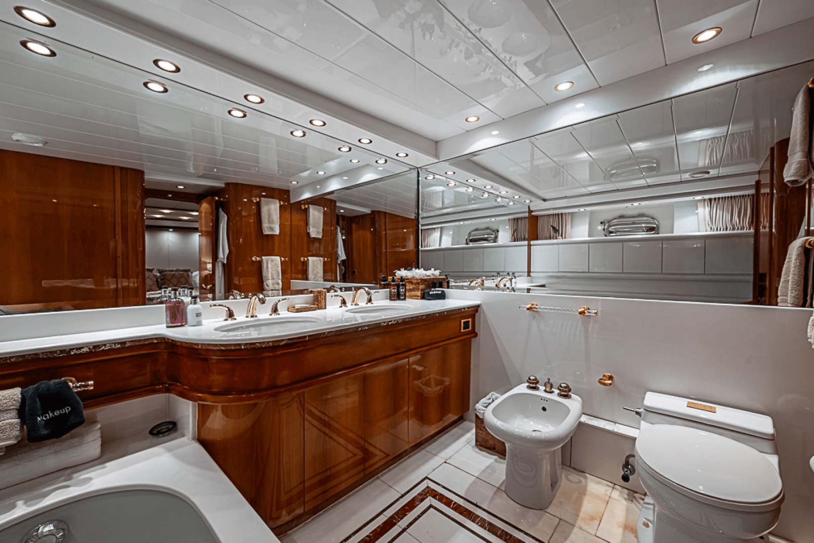 1994 Benetti Trideck