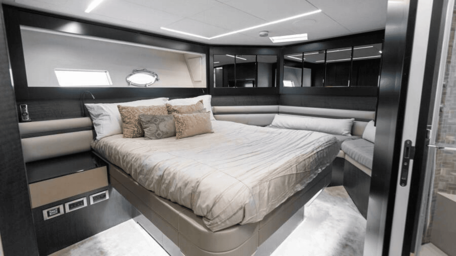 2022 Pershing 9X