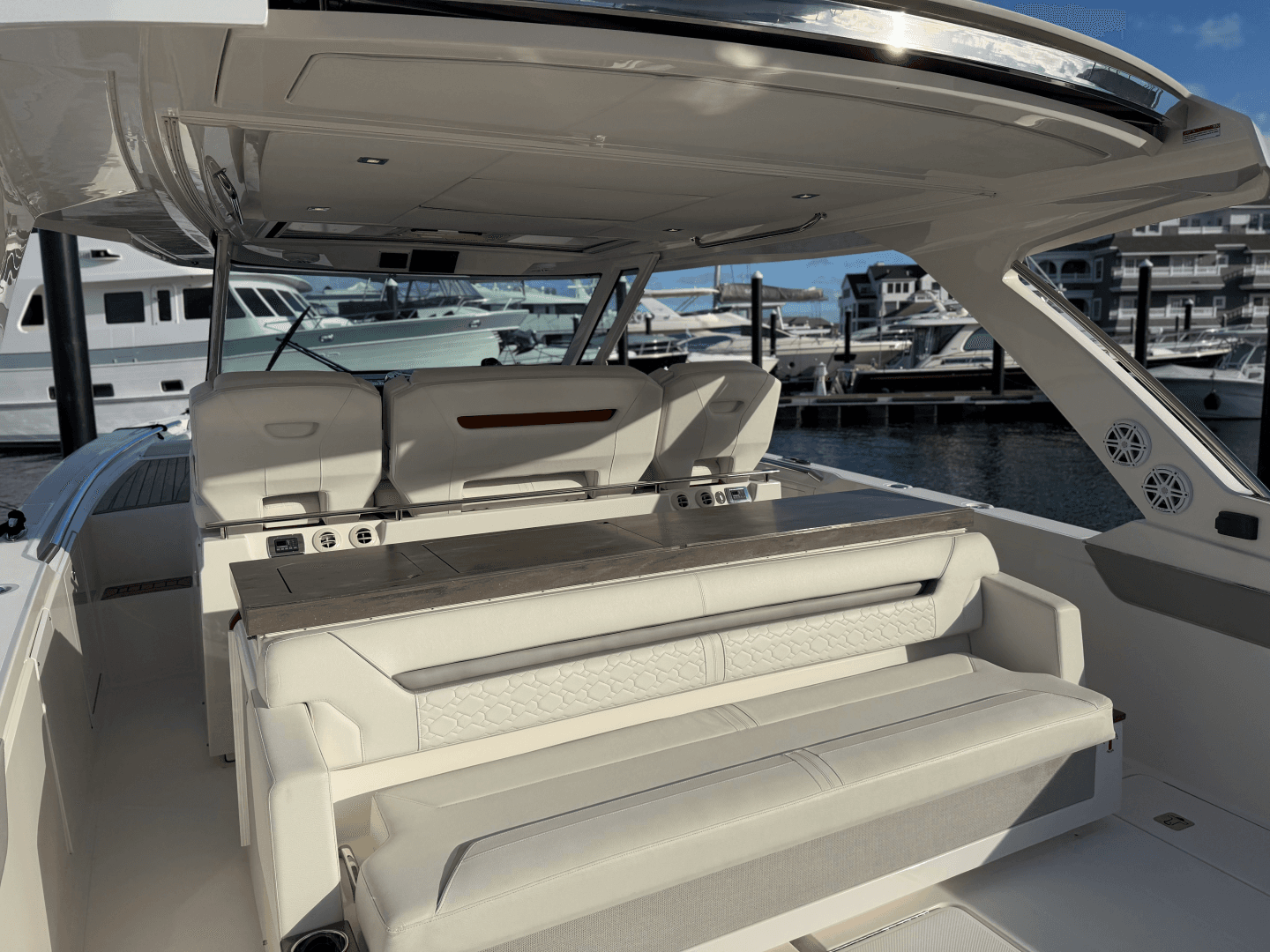 2023 Tiara Yachts 43 LS