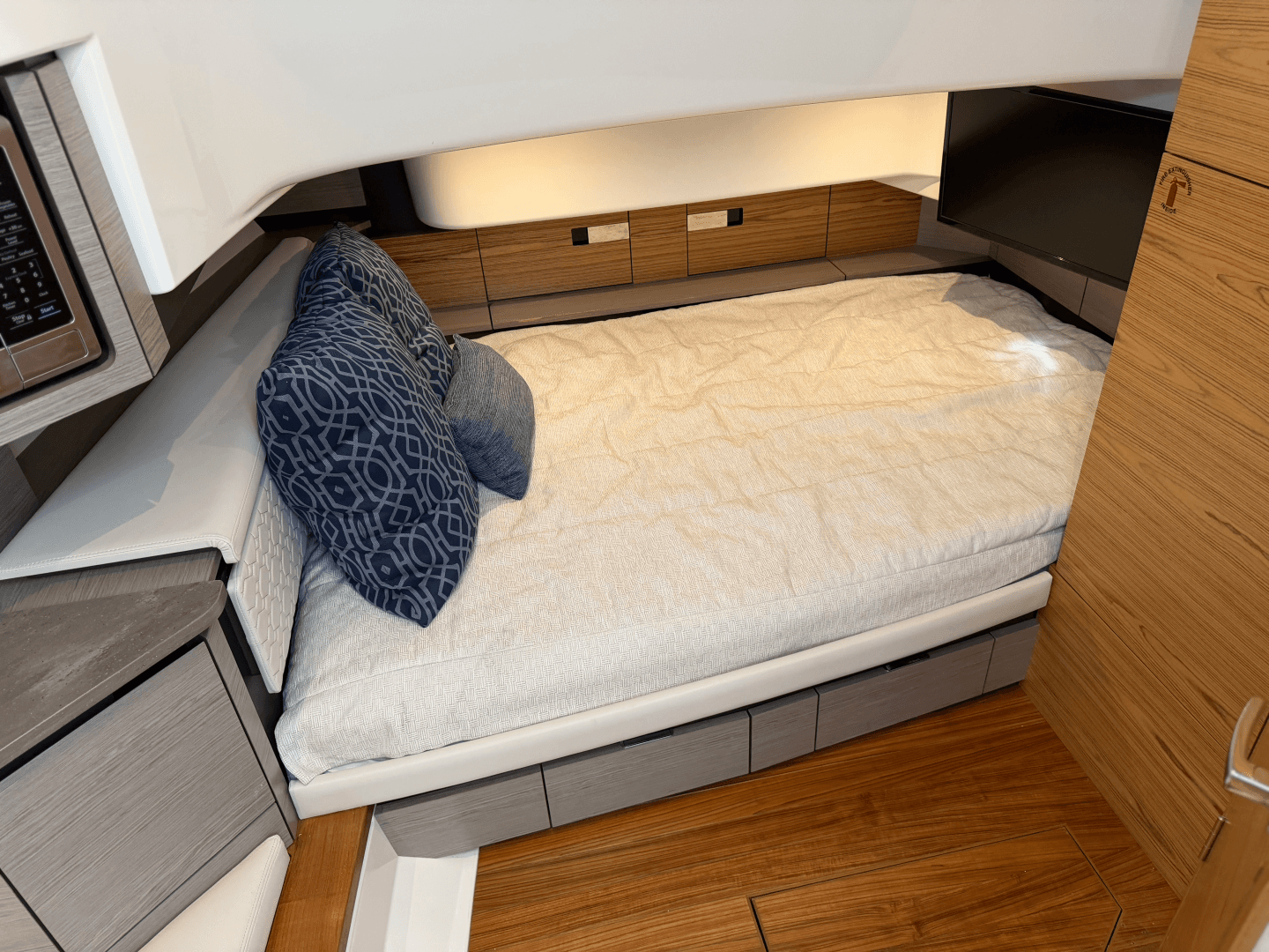 2023 Tiara Yachts 43 LS